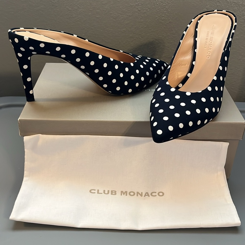 NIB Club Monaco Navy/White Mule Pump
Size 9/EUR 39
Dust bag included